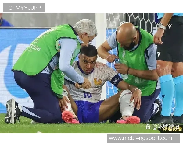 姆巴佩伤情加重带伤报到法国队黄潜之战脚踝扭伤影响状态 姆巴佩伤情加重带伤报到法国队黄潜之战脚踝扭伤影响状态