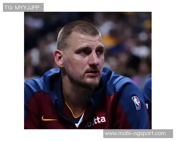 约基奇半场因膝伤退赛明日将接受检查全场14投9中贡献21分5篮板8助攻 约基奇半场因膝伤退赛明日将接受检查全场14投9中贡献21分5篮板8助攻